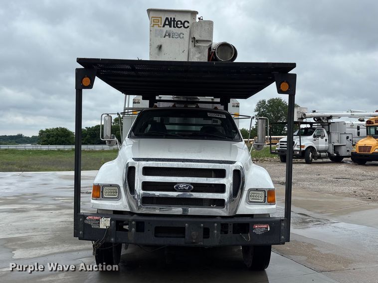 image for item YA2806 2015 Ford F750 Super Duty forestry bucket truck