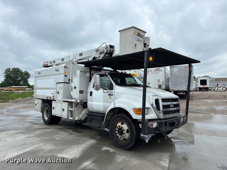 image for item YA2806 2015 Ford F750 Super Duty forestry bucket truck