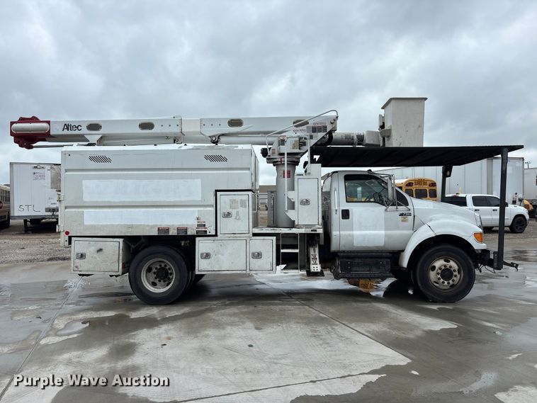 image for item YA2806 2015 Ford F750 Super Duty forestry bucket truck