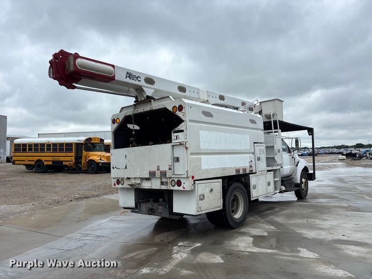 image for item YA2806 2015 Ford F750 Super Duty forestry bucket truck