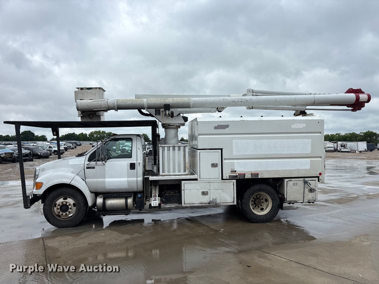 image for item YA2806 2015 Ford F750 Super Duty forestry bucket truck