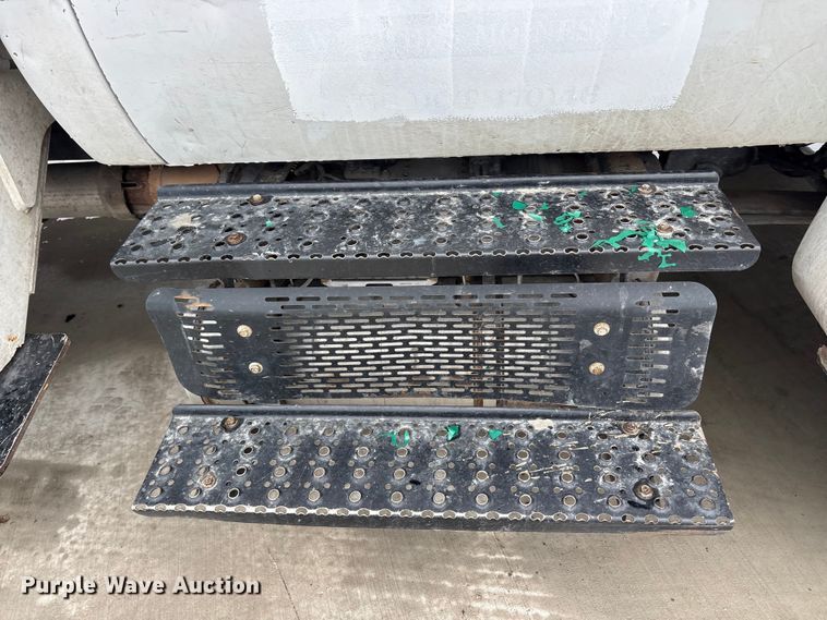 image for item YA2806 2015 Ford F750 Super Duty forestry bucket truck