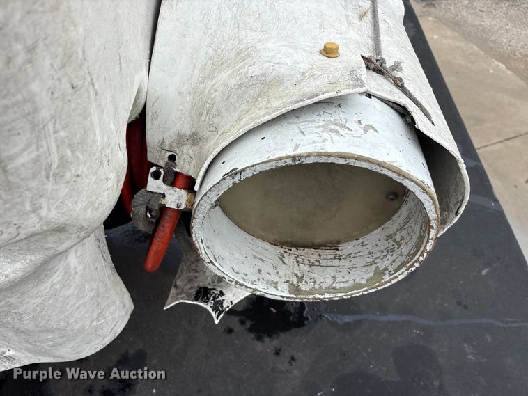 image for item YA2806 2015 Ford F750 Super Duty forestry bucket truck