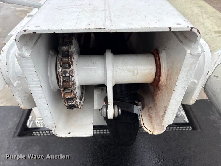 image for item YA2806 2015 Ford F750 Super Duty forestry bucket truck