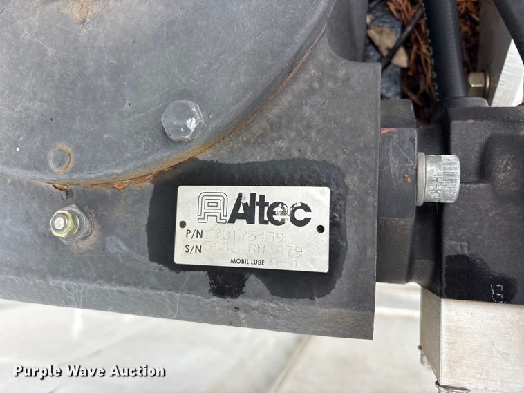 image for item YA2806 2015 Ford F750 Super Duty forestry bucket truck