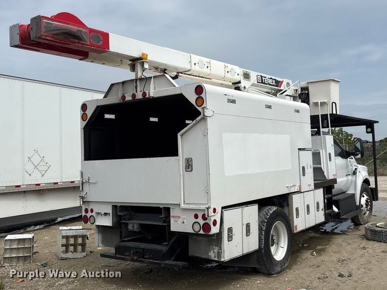 image for item YA2808 2017 Ford F750  forestry bucket truck