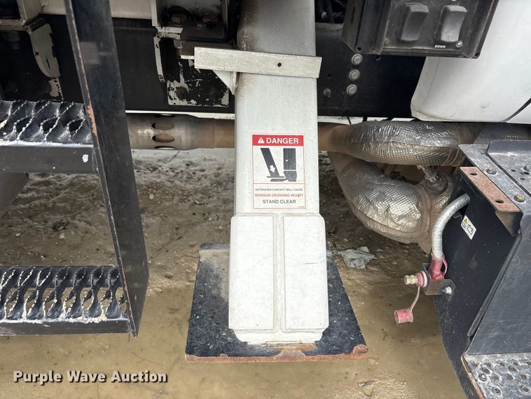 image for item YA2808 2017 Ford F750  forestry bucket truck