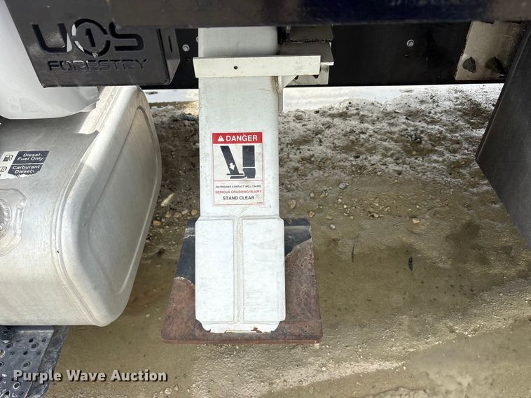 image for item YA2808 2017 Ford F750  forestry bucket truck