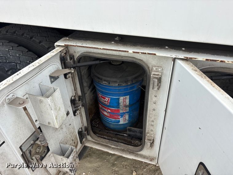 image for item YA2808 2017 Ford F750  forestry bucket truck
