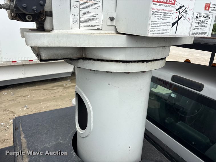 image for item YA2808 2017 Ford F750  forestry bucket truck