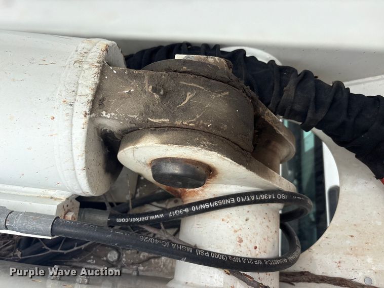 image for item YA2808 2017 Ford F750  forestry bucket truck