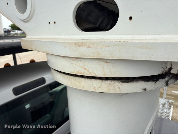 image for item YA2808 2017 Ford F750  forestry bucket truck