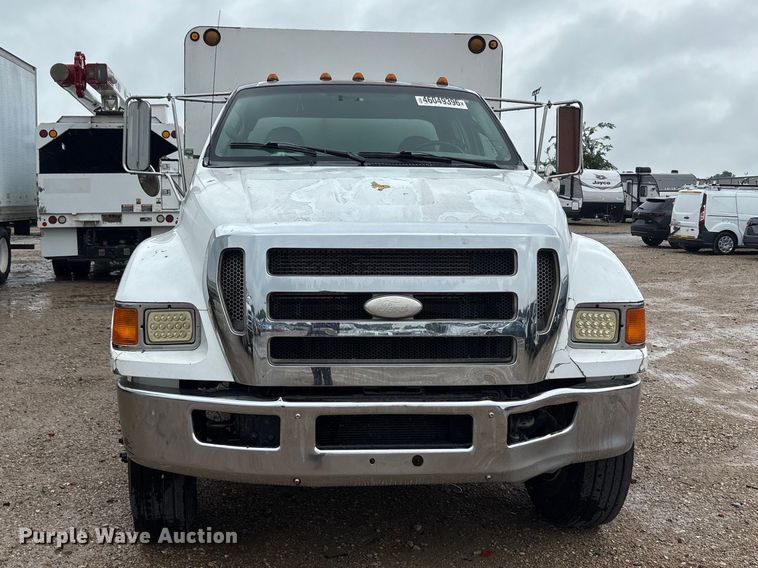 image for item YA2810 2008 Ford F750 Super Duty chipper truck