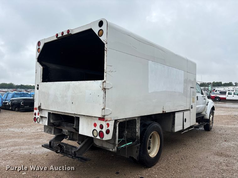 image for item YA2810 2008 Ford F750 Super Duty chipper truck