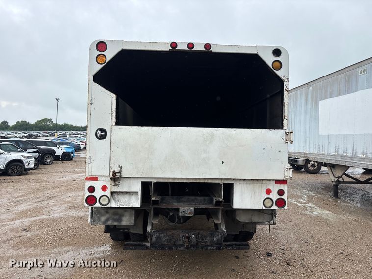 image for item YA2810 2008 Ford F750 Super Duty chipper truck