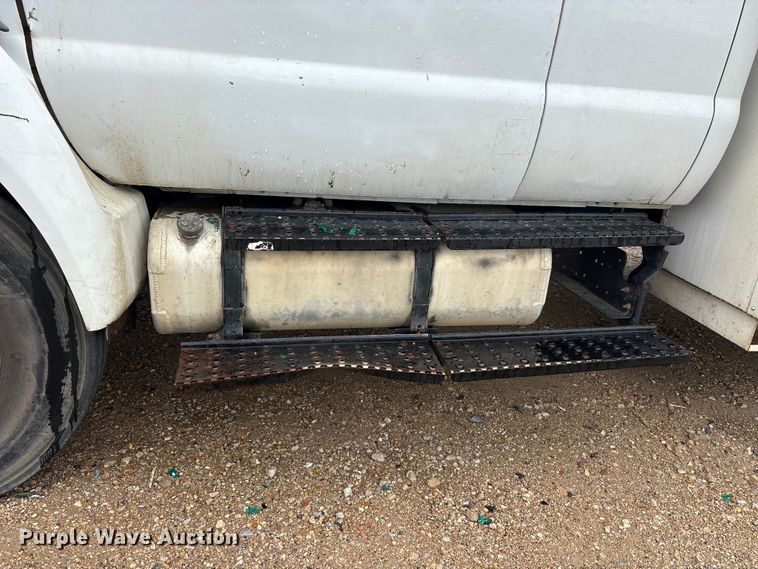 image for item YA2810 2008 Ford F750 Super Duty chipper truck