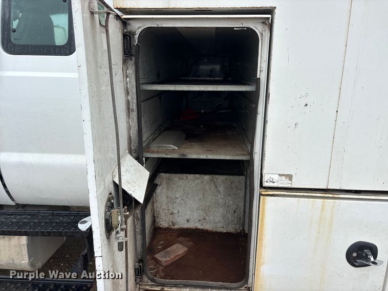 image for item YA2810 2008 Ford F750 Super Duty chipper truck