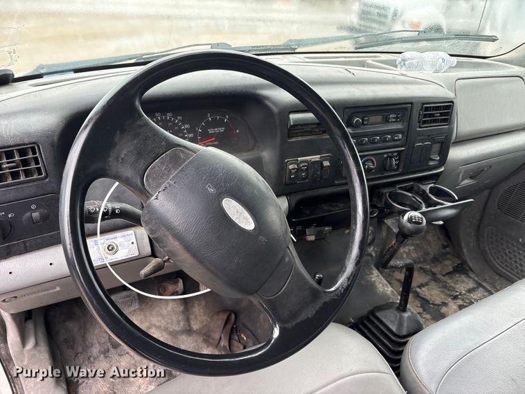 image for item YA2810 2008 Ford F750 Super Duty chipper truck