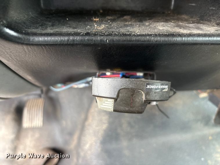 image for item YA2810 2008 Ford F750 Super Duty chipper truck