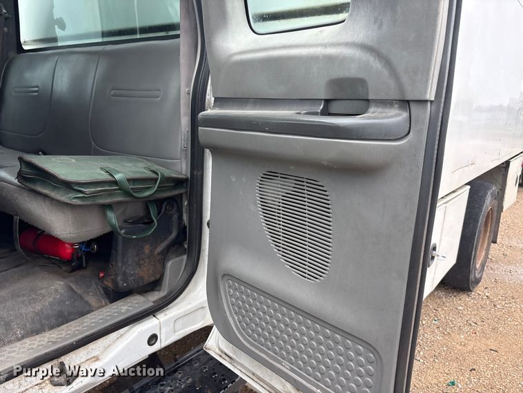 image for item YA2810 2008 Ford F750 Super Duty chipper truck