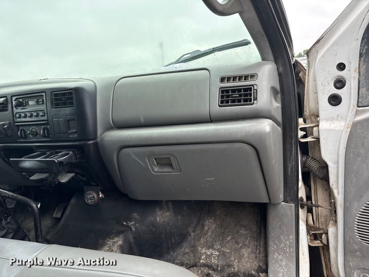 image for item YA2810 2008 Ford F750 Super Duty chipper truck