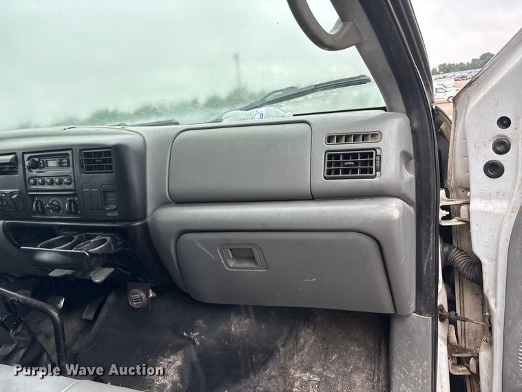 image for item YA2810 2008 Ford F750 Super Duty chipper truck