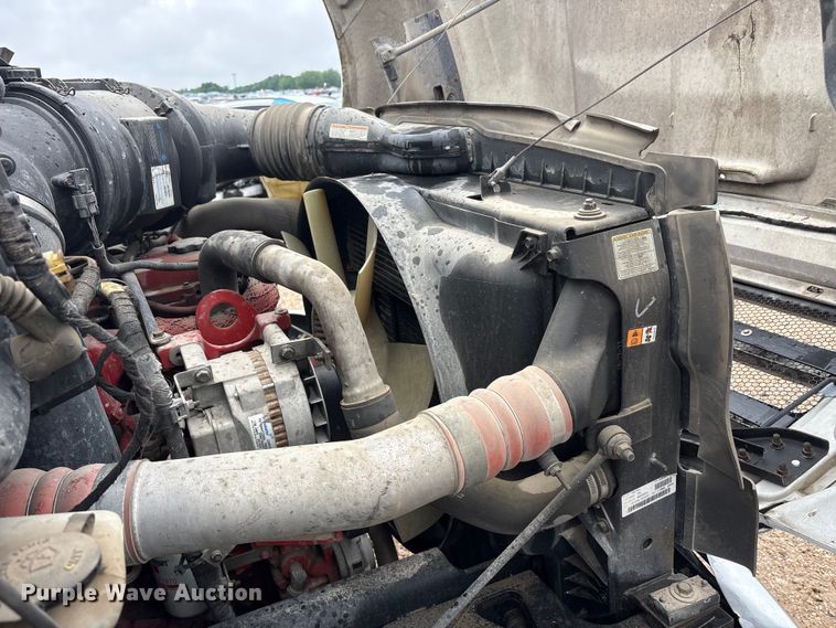 image for item YA2810 2008 Ford F750 Super Duty chipper truck