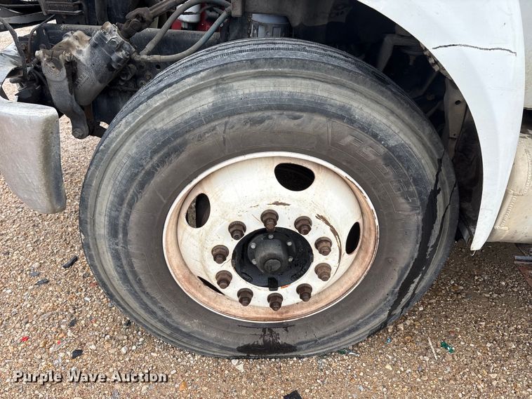 image for item YA2810 2008 Ford F750 Super Duty chipper truck