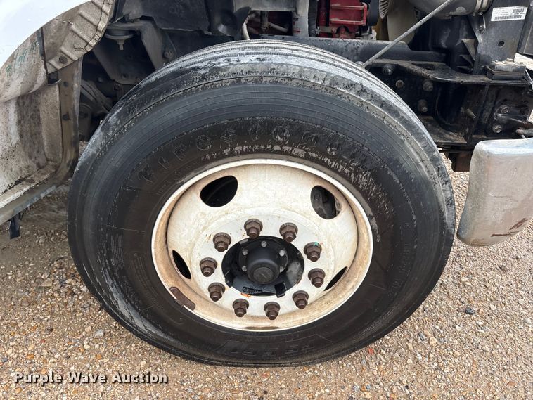 image for item YA2810 2008 Ford F750 Super Duty chipper truck