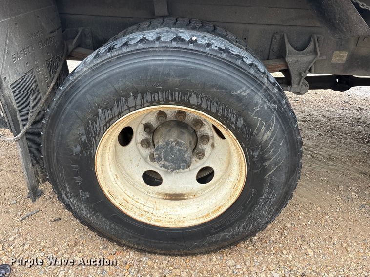 image for item YA2810 2008 Ford F750 Super Duty chipper truck