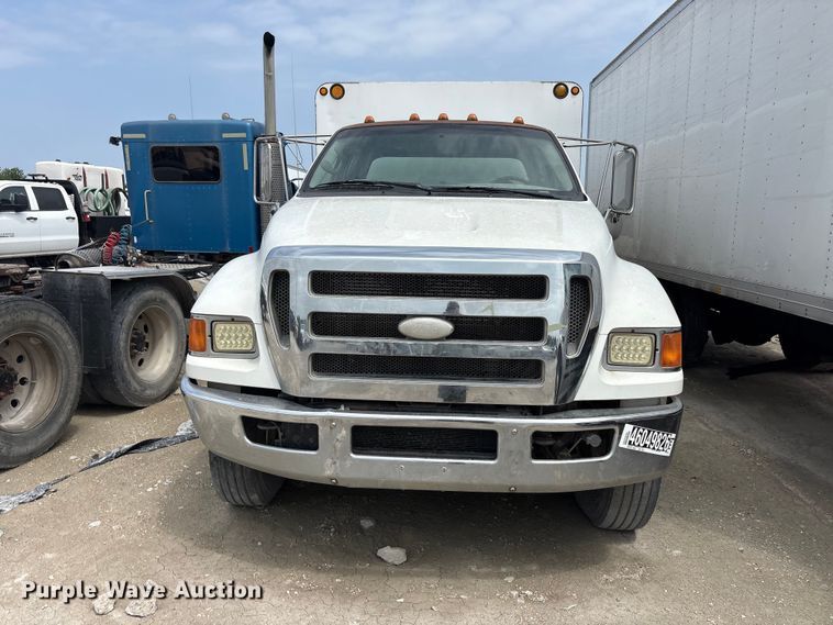image for item YA2812 2009 Ford F750 Super Duty chipper truck