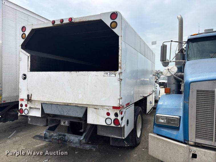 image for item YA2812 2009 Ford F750 Super Duty chipper truck