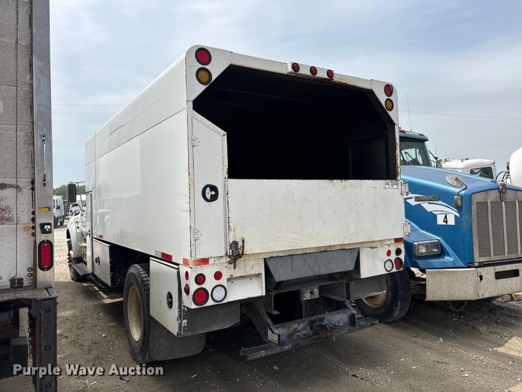 image for item YA2812 2009 Ford F750 Super Duty chipper truck