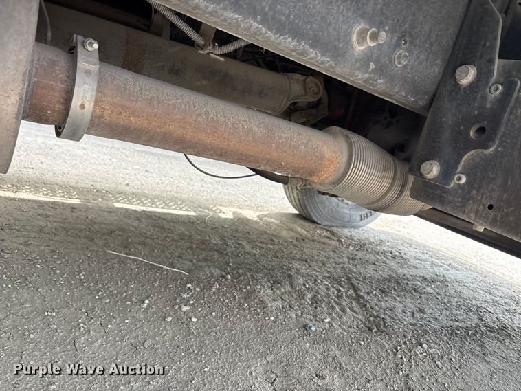 image for item YA2812 2009 Ford F750 Super Duty chipper truck
