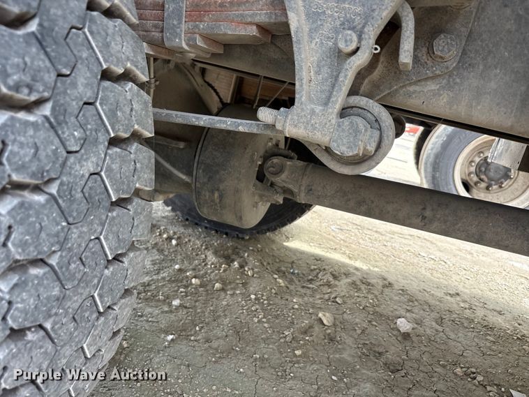 image for item YA2812 2009 Ford F750 Super Duty chipper truck