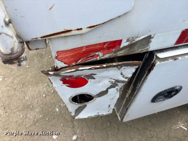 image for item YA2812 2009 Ford F750 Super Duty chipper truck
