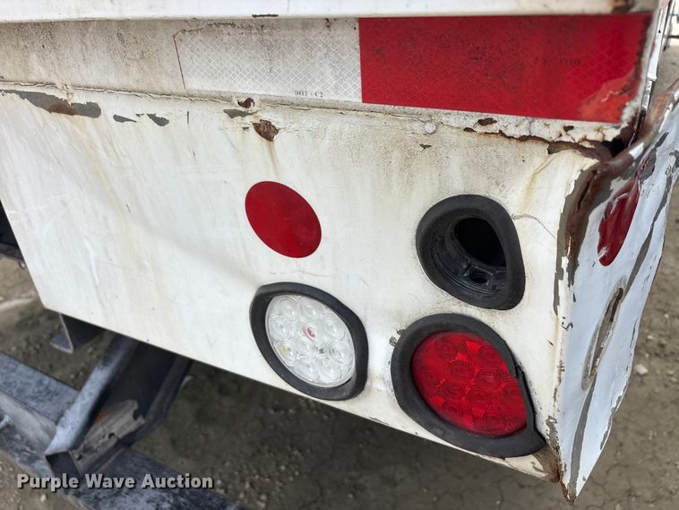 image for item YA2812 2009 Ford F750 Super Duty chipper truck