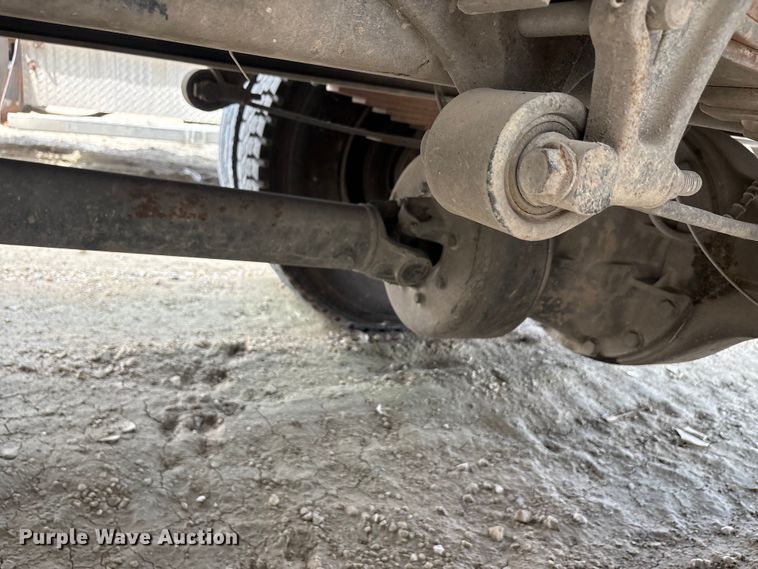image for item YA2812 2009 Ford F750 Super Duty chipper truck