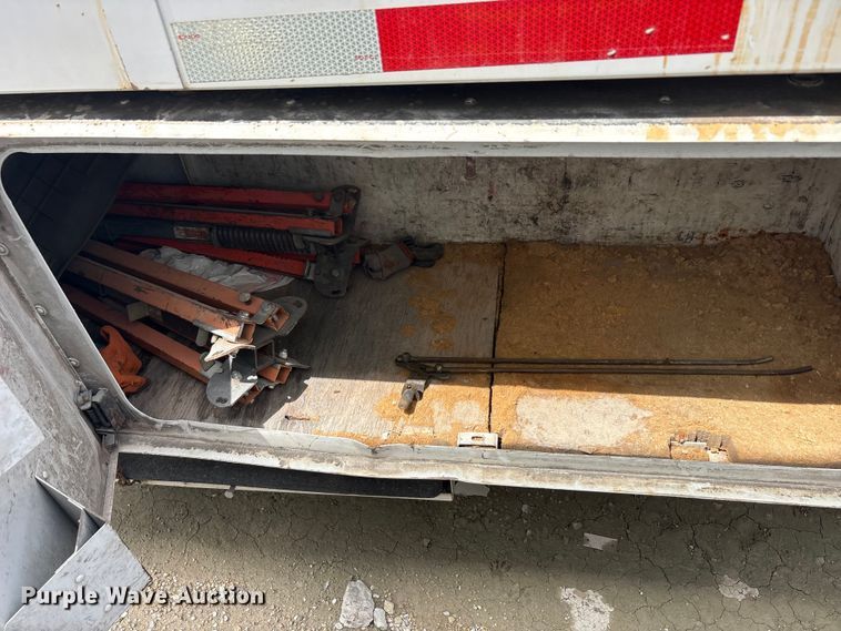 image for item YA2812 2009 Ford F750 Super Duty chipper truck
