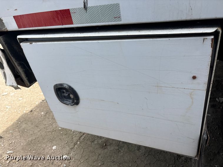 image for item YA2812 2009 Ford F750 Super Duty chipper truck
