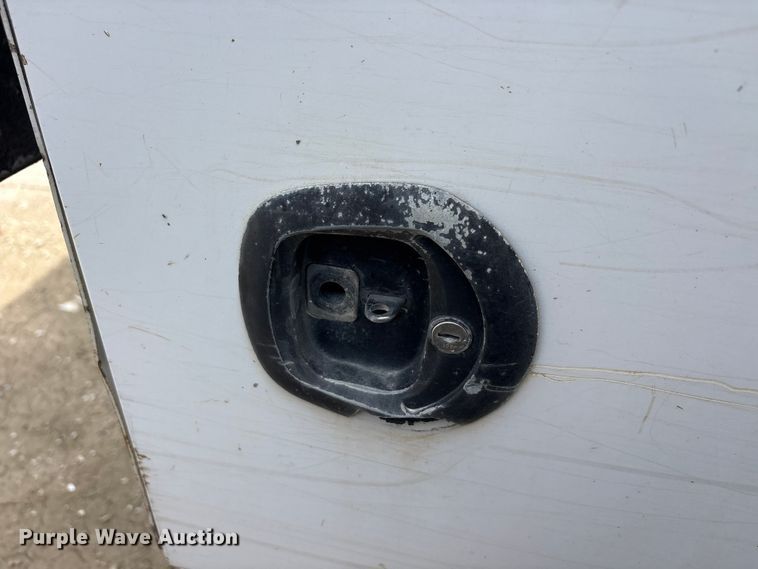 image for item YA2812 2009 Ford F750 Super Duty chipper truck