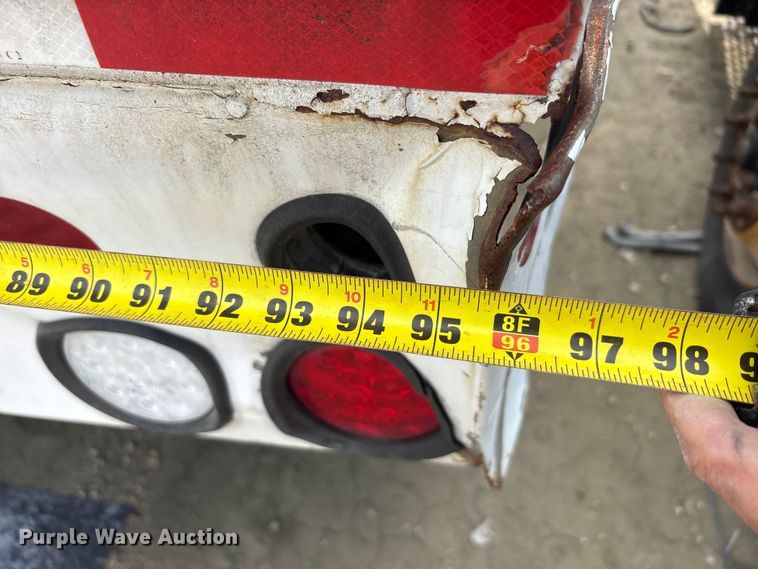 image for item YA2812 2009 Ford F750 Super Duty chipper truck