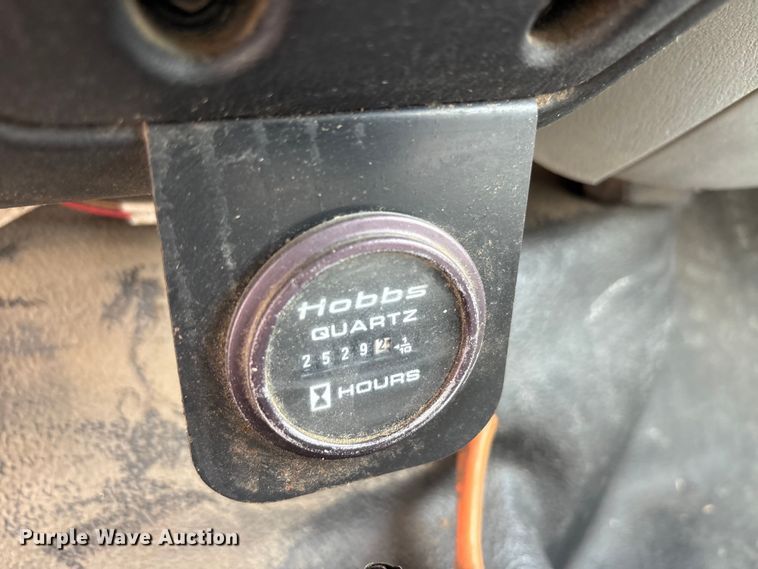 image for item YA2812 2009 Ford F750 Super Duty chipper truck