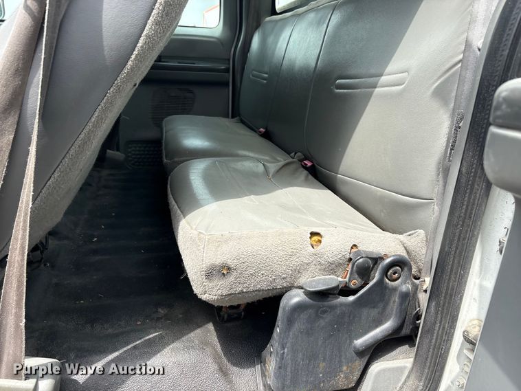 image for item YA2812 2009 Ford F750 Super Duty chipper truck