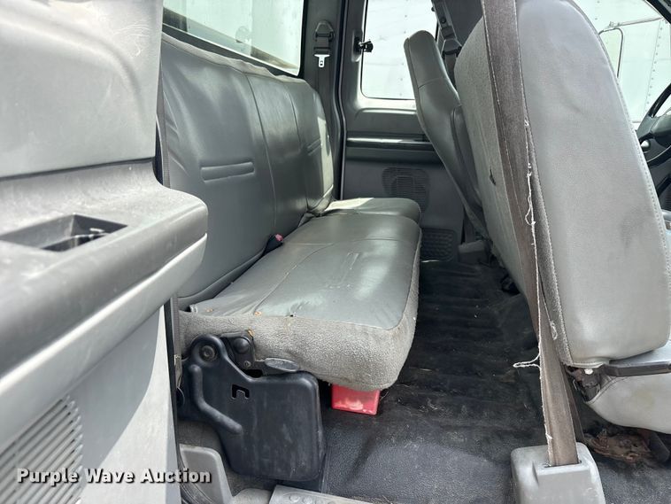 image for item YA2812 2009 Ford F750 Super Duty chipper truck