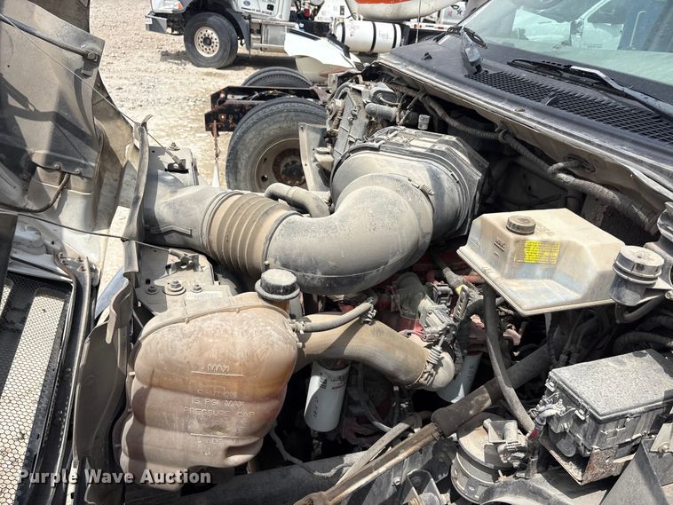 image for item YA2812 2009 Ford F750 Super Duty chipper truck