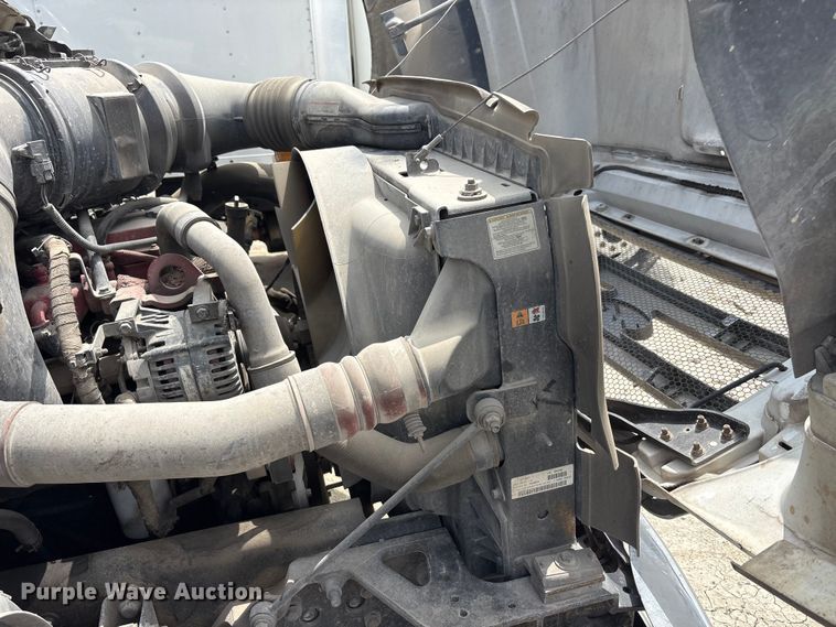 image for item YA2812 2009 Ford F750 Super Duty chipper truck