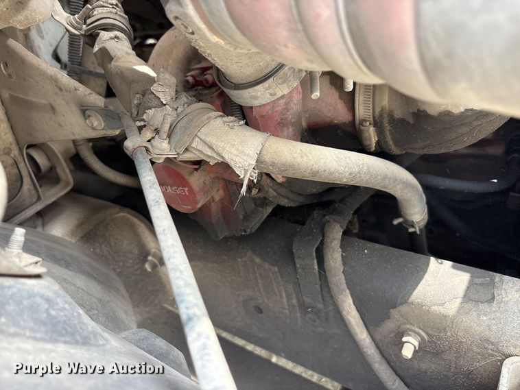 image for item YA2812 2009 Ford F750 Super Duty chipper truck