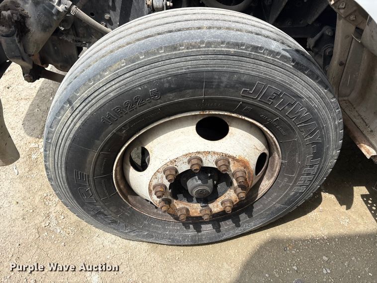 image for item YA2812 2009 Ford F750 Super Duty chipper truck