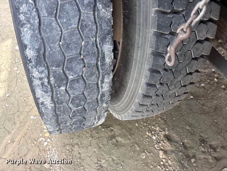 image for item YA2812 2009 Ford F750 Super Duty chipper truck